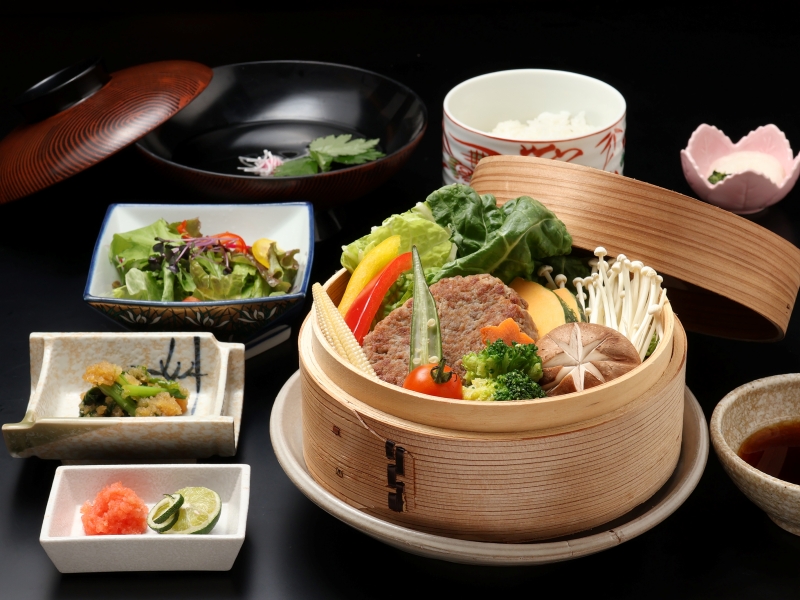 彩り野菜と豆腐ハンバーグのせいろ御膳